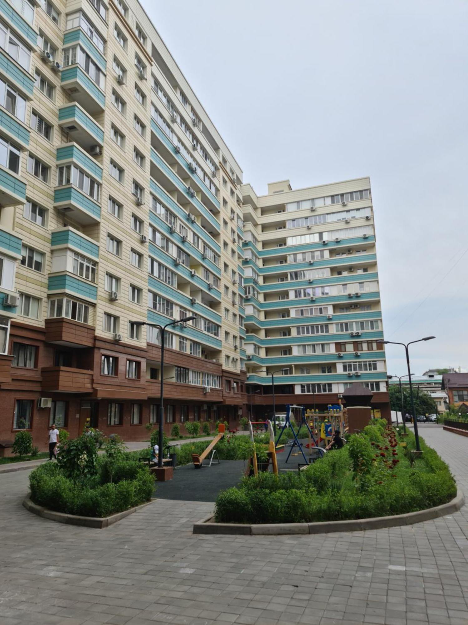 Новый Жк В Самом Центре Города Almaty Ngoại thất bức ảnh