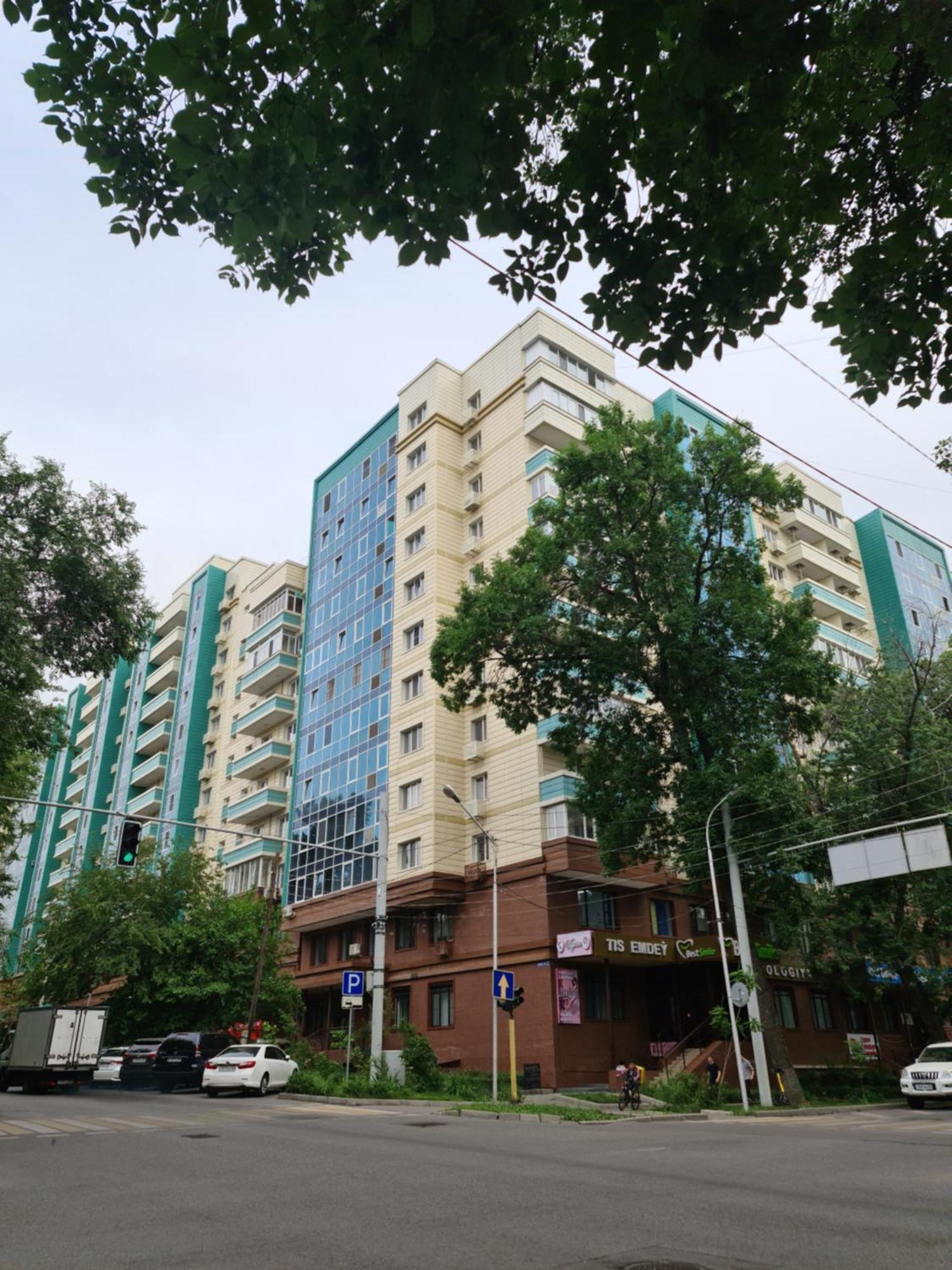 Новый Жк В Самом Центре Города Almaty Ngoại thất bức ảnh