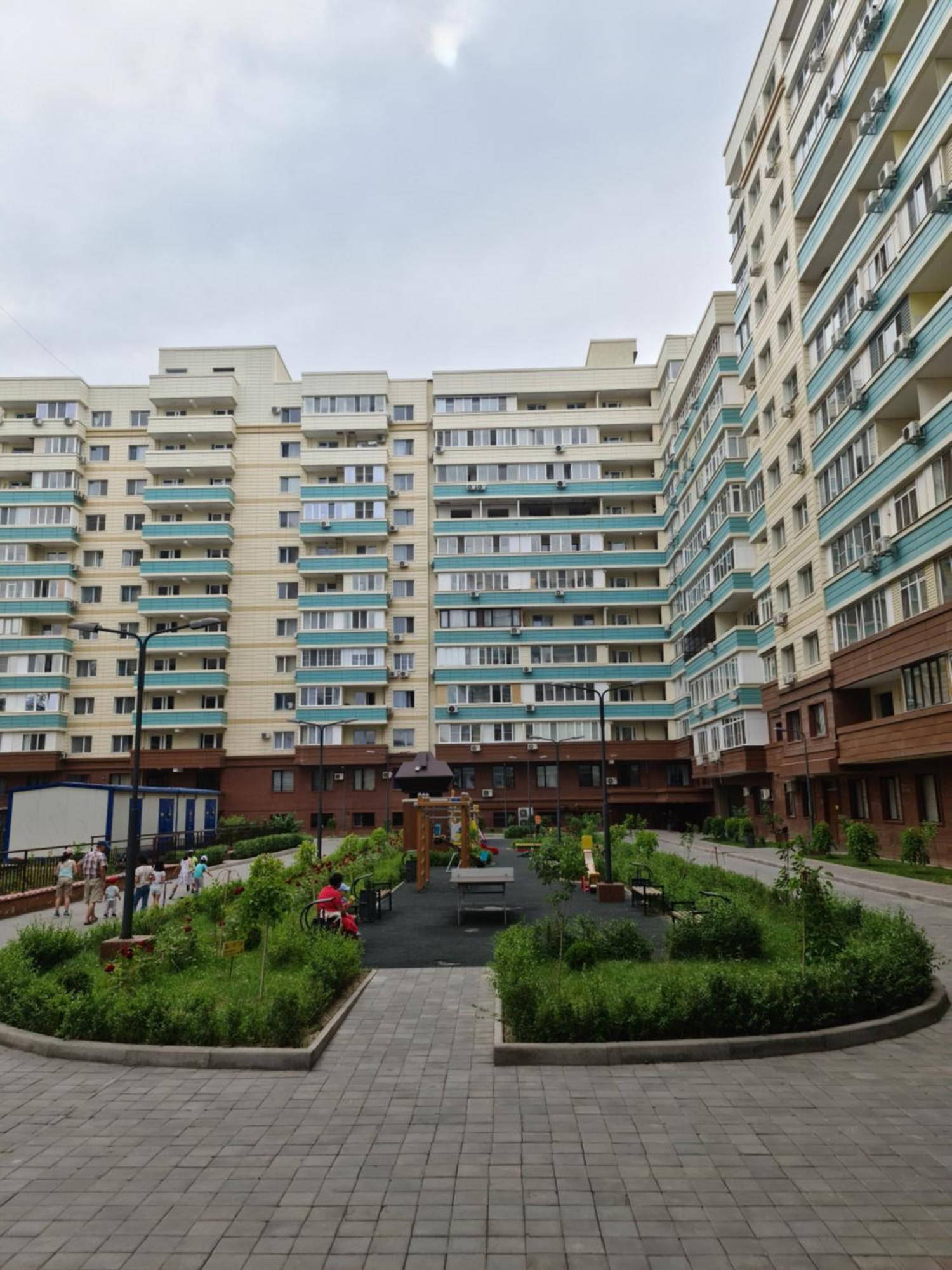 Новый Жк В Самом Центре Города Almaty Ngoại thất bức ảnh
