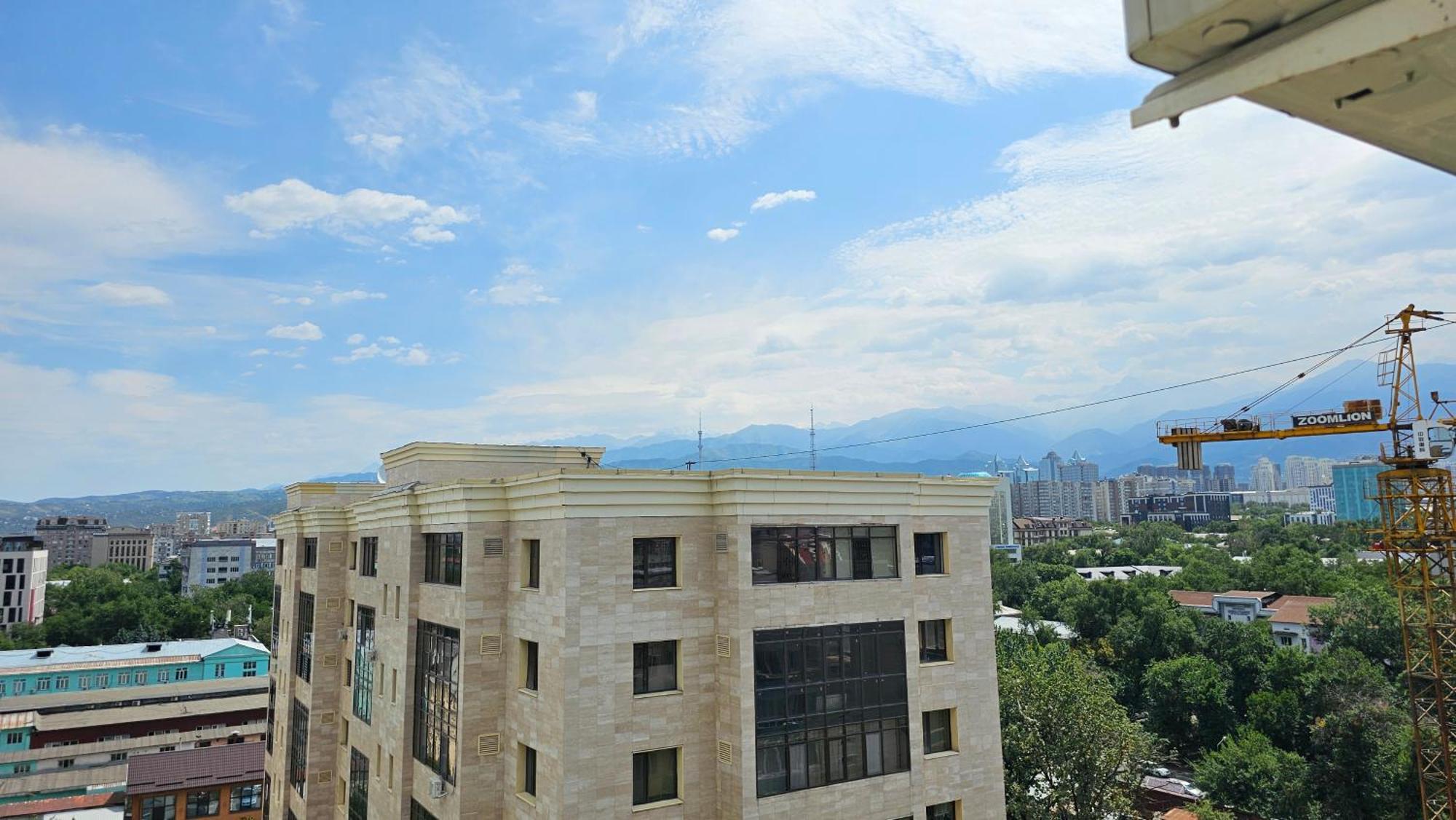 Новый Жк В Самом Центре Города Almaty Ngoại thất bức ảnh